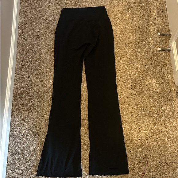 Vuori Black all the feels straight leg regular length NWOT - Picture 4 of 4